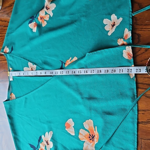 Wilfred Aritzia Lilia Green Floral Wrap Blouse Size L - Picture 15 of 16